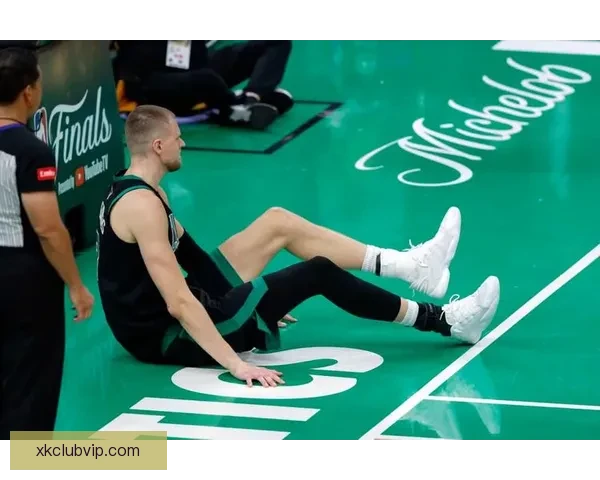 波神因背部不适缺席背靠背大战 或将在对阵老鹰时休战